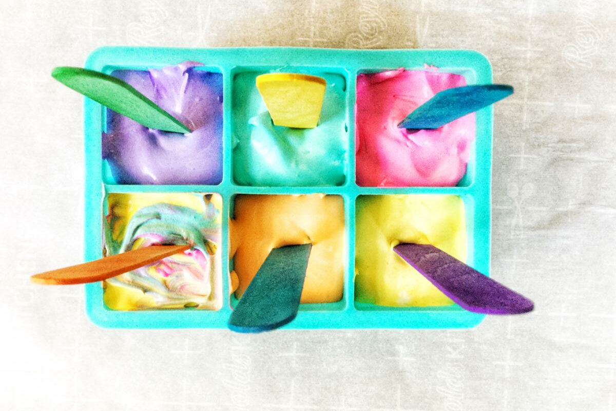 Let Your Kid Paint With These Homemade Paint Popsicles