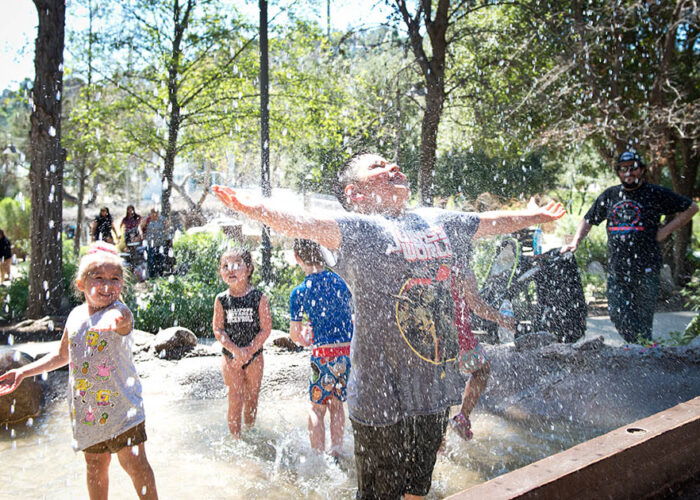 Kids splashing in Kidspace Arroyo